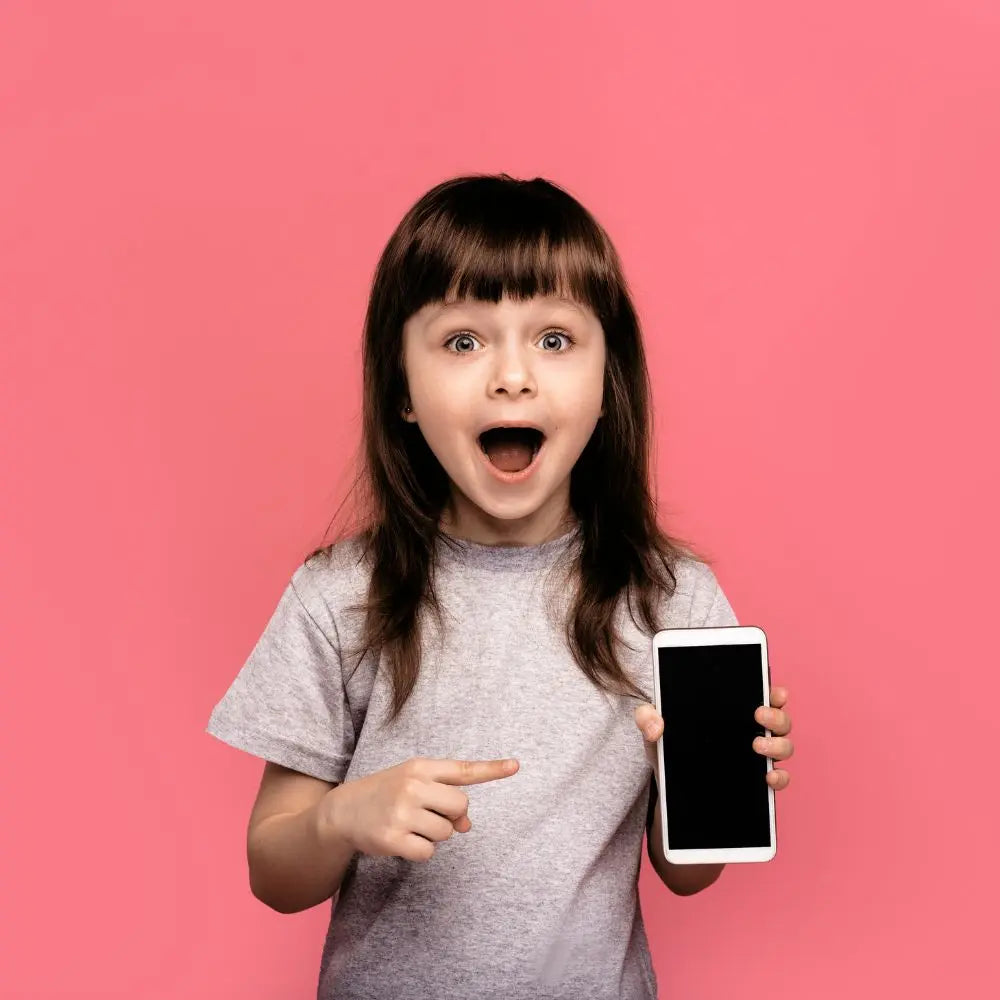 Smartphone vs. Smartwatch: Which Device Actually Protects Kids Online?
